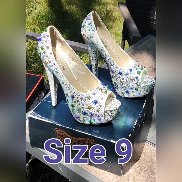 Platform Heels - Picture 2 of 2